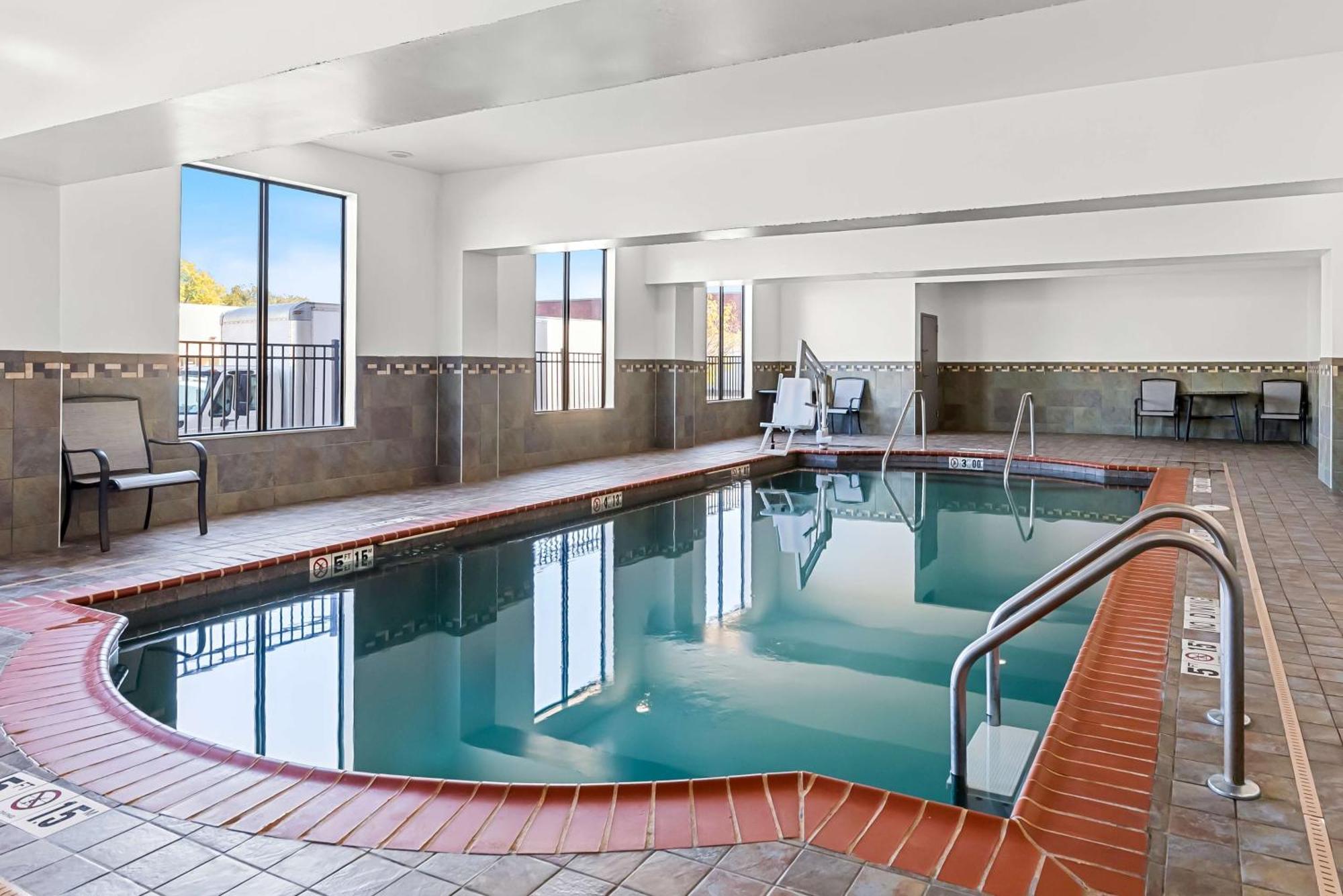 Best Western St. Louis Airport North Hotel & Suites Hazelwood Dış mekan fotoğraf