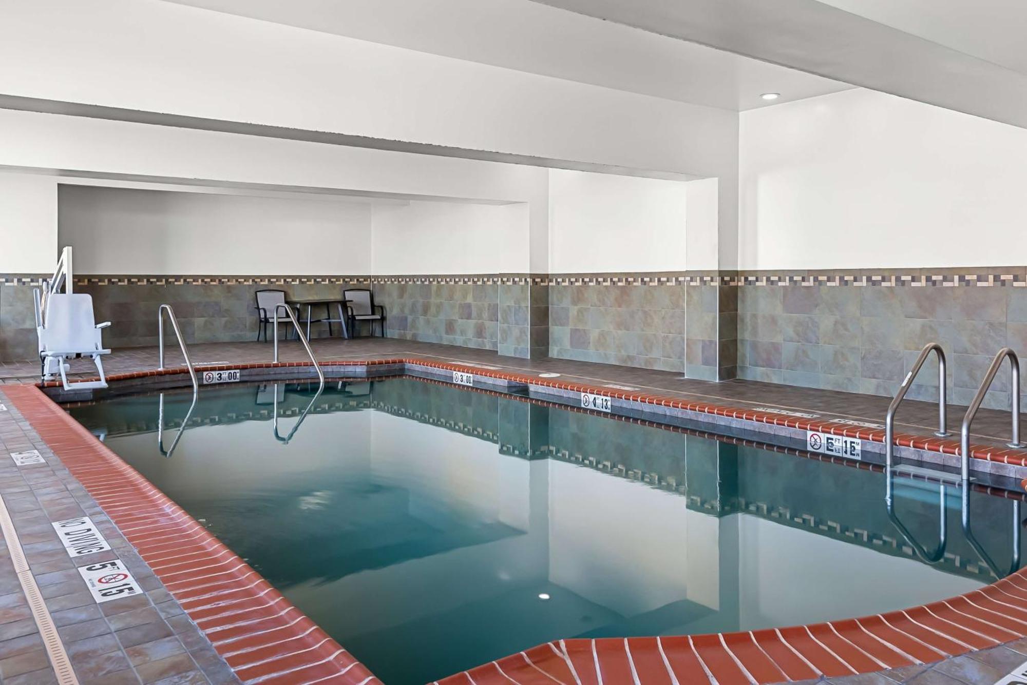 Best Western St. Louis Airport North Hotel & Suites Hazelwood Dış mekan fotoğraf